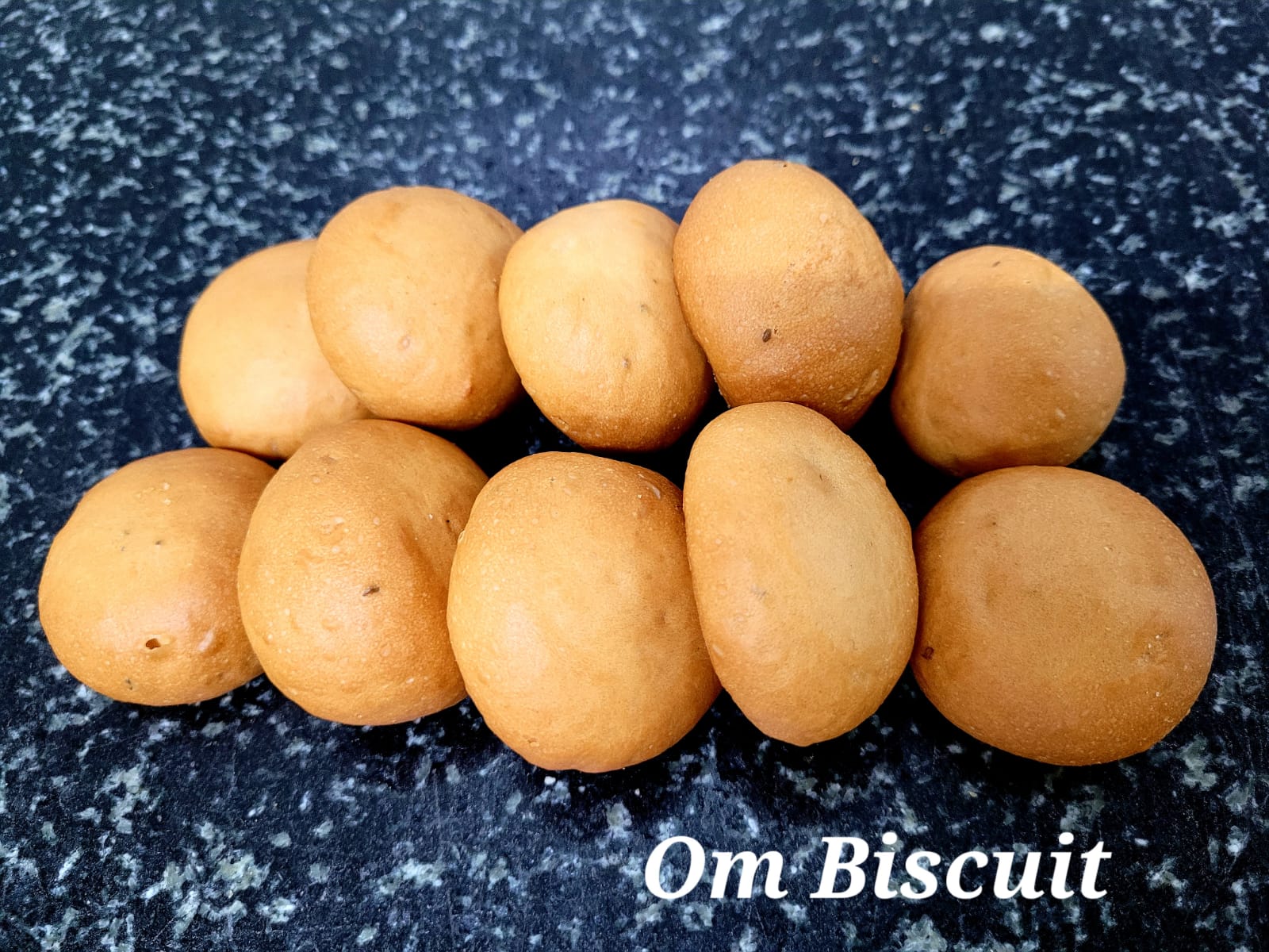 Om biscuits (Round)